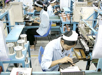 An electronic component plant in HCMC. Industrial production shows signs of recovery (Photo: SGGP) An electronic component plant in HCMC. Industrial production shows signs of recovery (Photo: SGGP)